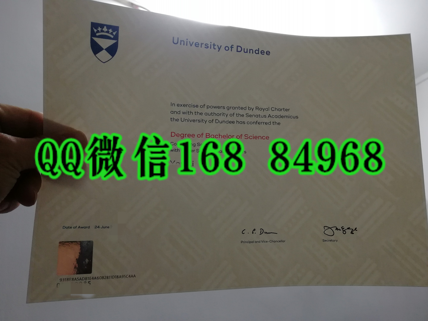dundee university diploma degree，英国邓迪大学毕业证对光水印效果展示