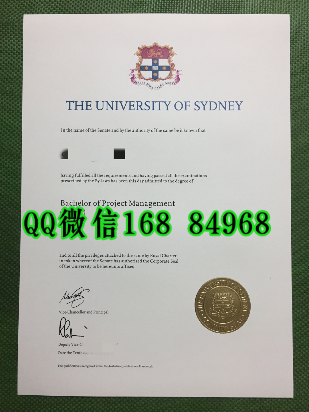 分享：悉尼大学毕业证烫金照片，University of Sydney diploma degree